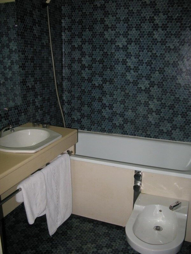 Bathroom, Ayaba Hotel, Mezam