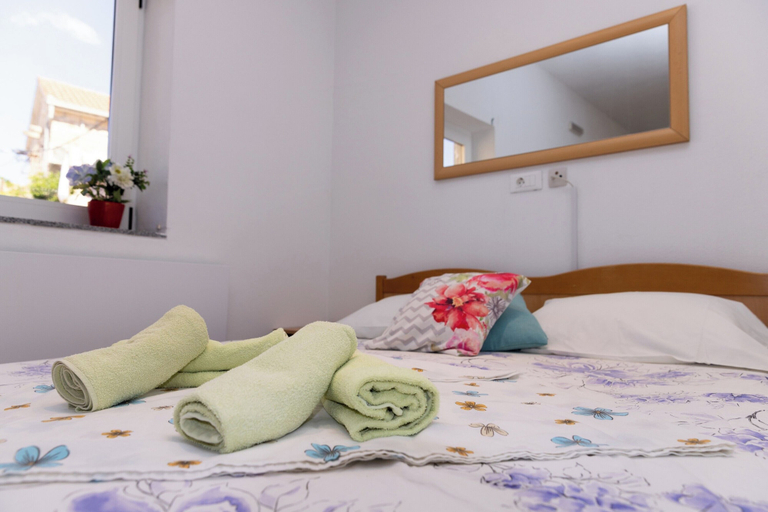 Room 2, B Studio Apartment Near the Beach With sea View, Kaštela