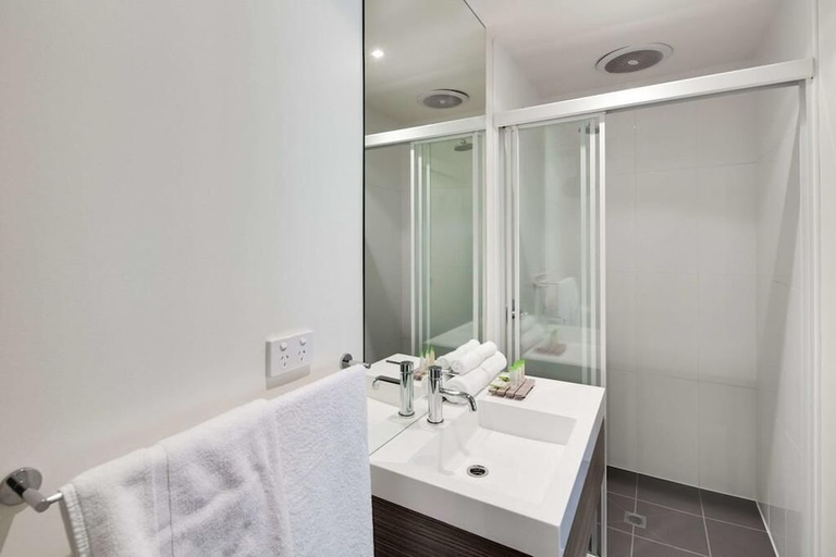Bathroom 3, Drouin Motel, Baw Baw - Pt B West