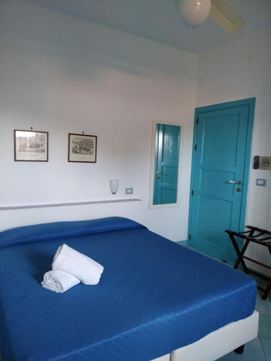 Bedroom 2, Pensione La Giara, Messina