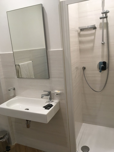 Bathroom, Hotel Il Pirata, Palermo