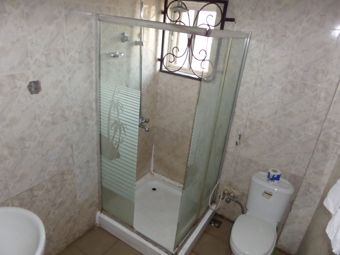 Bathroom 2, Alheri Suites, IbadanSouth-West