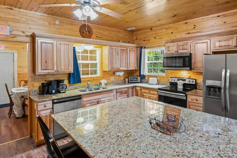 Private kitchen 4, Nature's Haven Lodge, Sevier