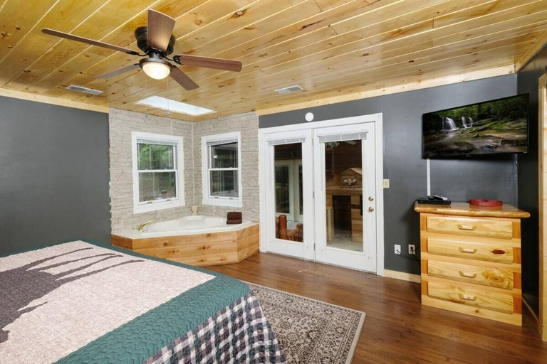 Room 5, Pioneer Trail Retreat, Sevier
