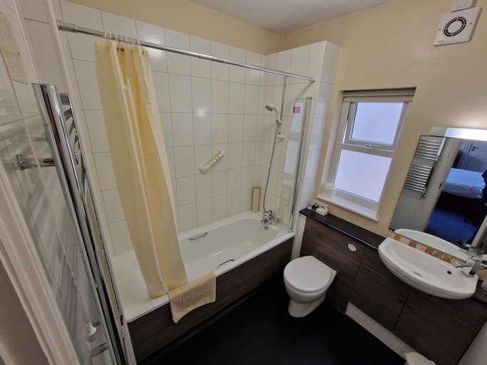 Bathroom 3, Grange Lodge Hotel
