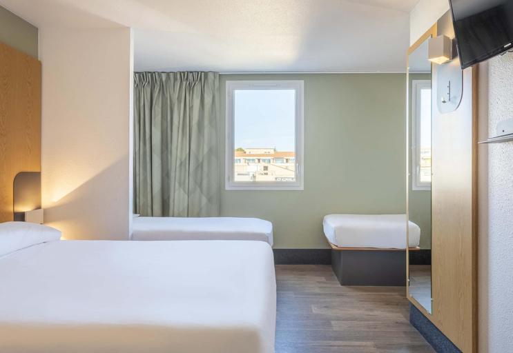 Bedroom 3, B&B HOTEL Martigues Port-de-Bouc, Bouches-du-Rhône
