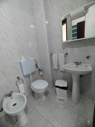 Bathroom 5, Hotel J.S.F., Horta