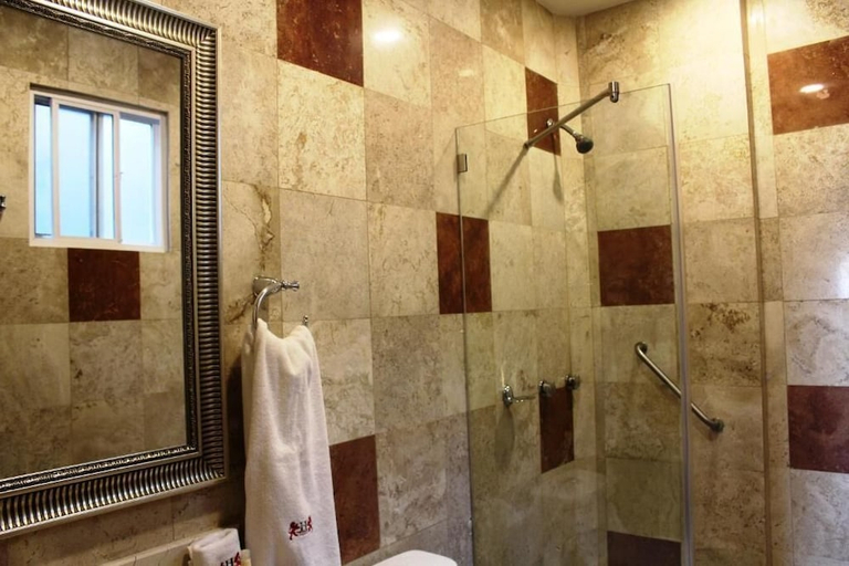 Bathroom 3, Hotel Leones, San Andrés Cholula