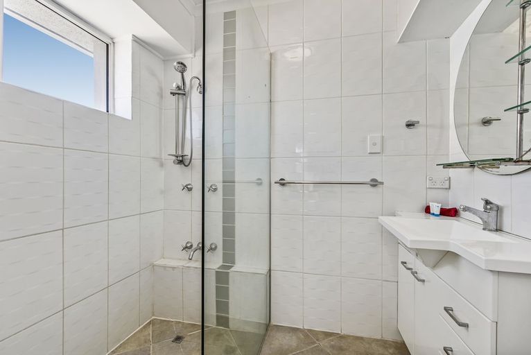 Bathroom 3, Reflections Holiday Apartments, Maroochy - Maroochydore