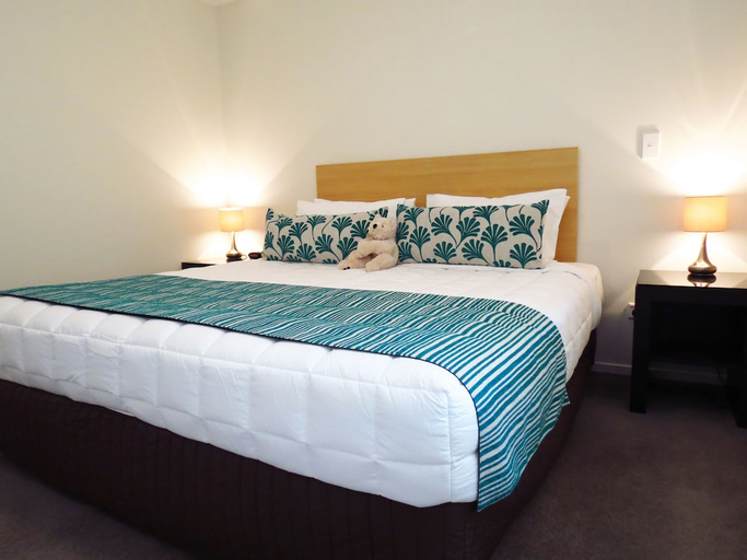 Bedroom 2, Castle Newhaven Apartments, Manukau