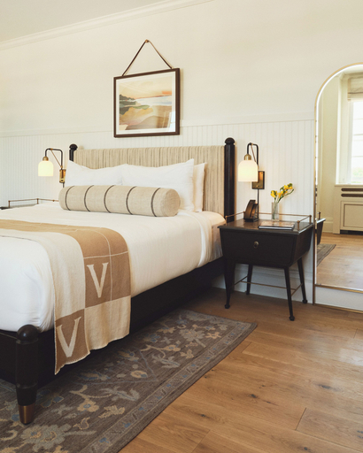 Bedroom 3, Hotel Viking, Newport