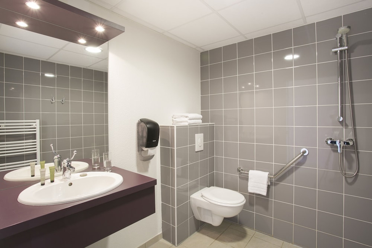 Bathroom 5, Zenao Appart'hotel Troyes, Aube
