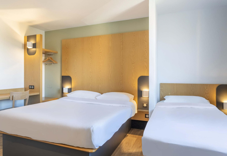 Bedroom 3, B&B HOTEL Martigues Port-de-Bouc, Bouches-du-Rhône