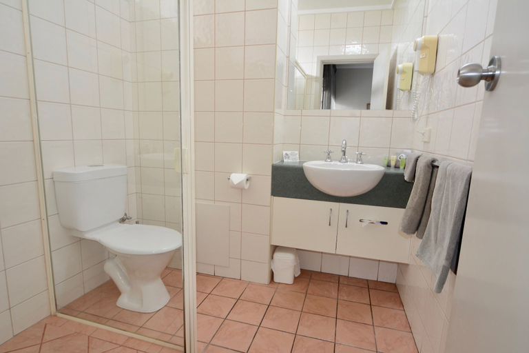 Bathroom 4, Barclay On View, Gr. Bendigo - Central