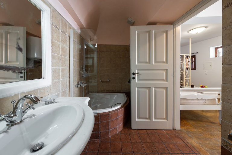 Bathroom 5, Smaro Studios, South Aegean