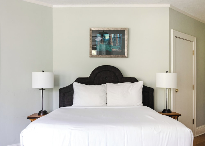 Bedroom 2, Princess Anne Hotel, Buncombe