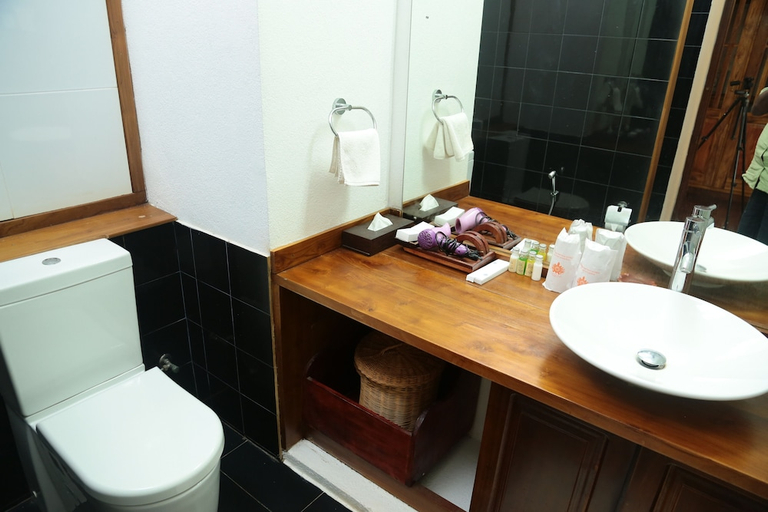 Bathroom 5, Turtle Bay, Tangalle