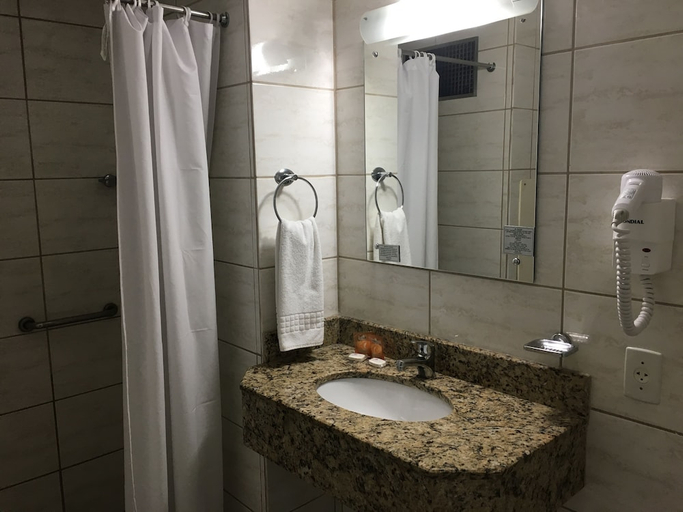 Bathroom 3, Hotel Embaixador, Porto Alegre
