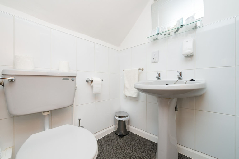 Bathroom 3, The Shakespeare Inn, Telford and Wrekin