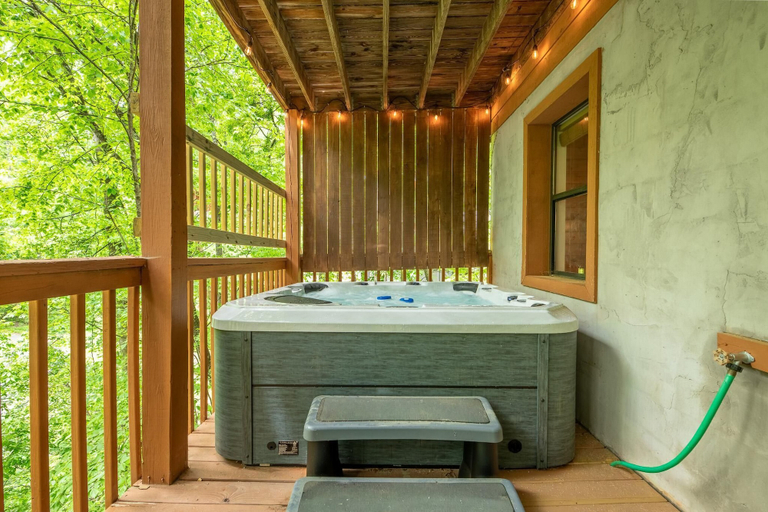 Outdoor spa tub 5, Smoky Mountain Secret, Sevier