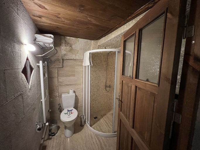 Bathroom 5, El Puente Cave Hotel, Ürgüp