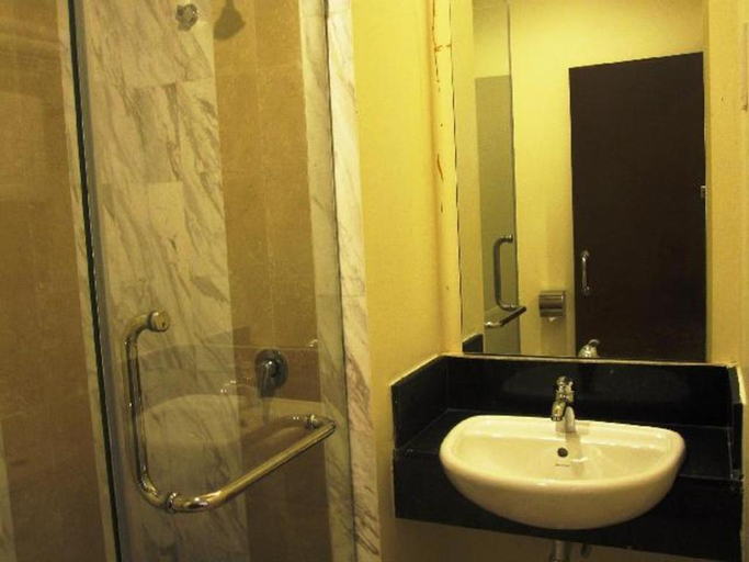 bathroom 14