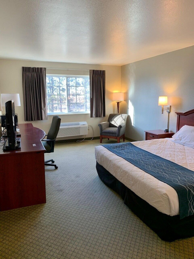 Bedroom 3, Crossings Inn and Suites by GrandStay, Sherburne