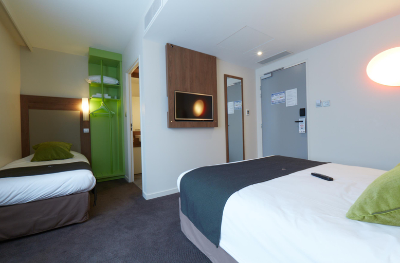 Bedroom 3, Campanile Annemasse Centre - Gare, Haute-Savoie