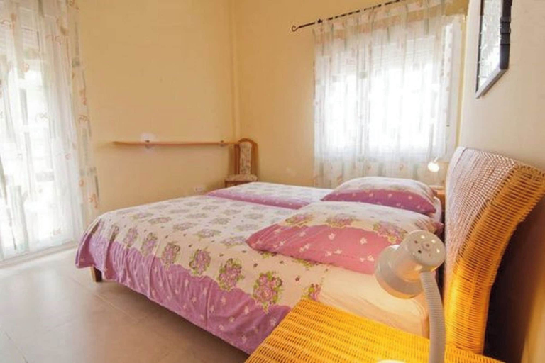 Room 3, Excellent View, Beach & Mountain, Panorama Swimming Pool all Year Round, Granada