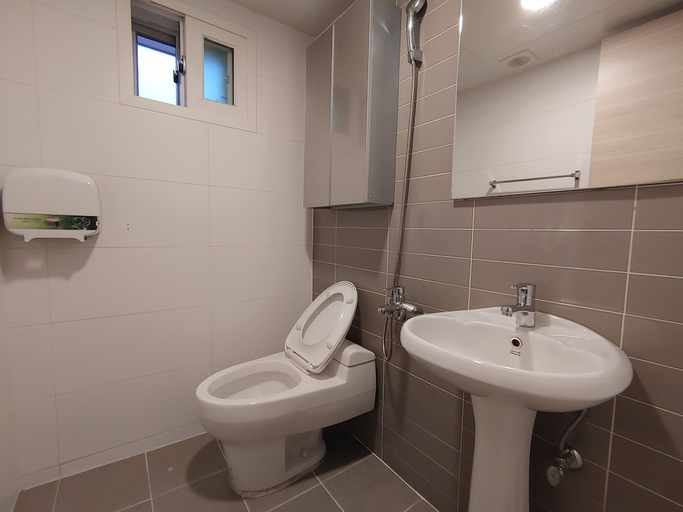 Bathroom, KW Hongdae Line Hostel, Mapo