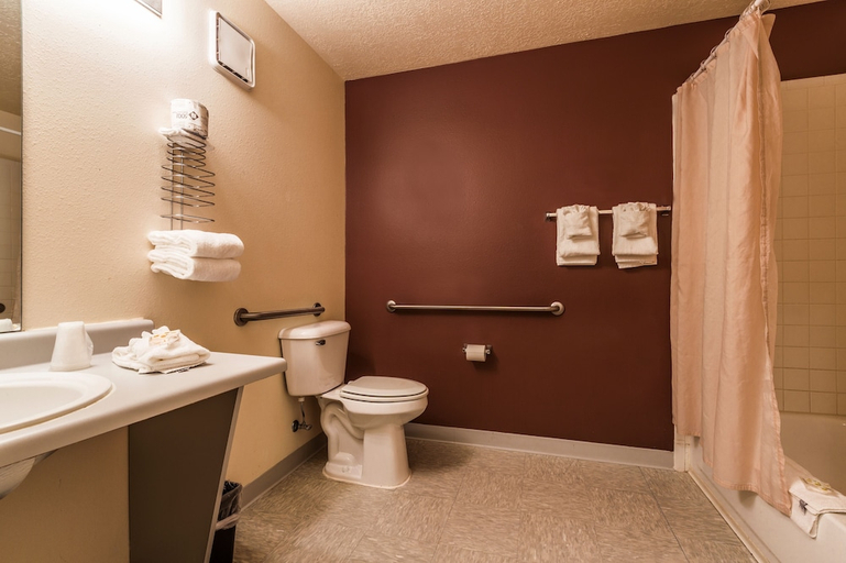 Bathroom 3, Sipapu Ski and Summer Resort, Taos