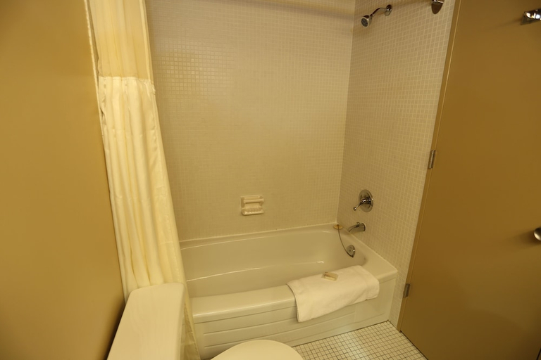 Bathroom 3, Hotel Gouverneur Sept Iles, Sept-Rivières--Caniapiscau