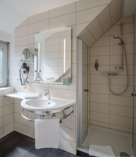 Bathroom 4, Hetzel Hotel Löwen, Stuttgart