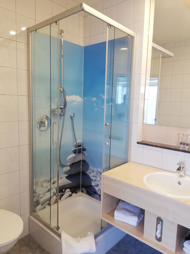 Bathroom 4, Hotel Nummerhof, Erding