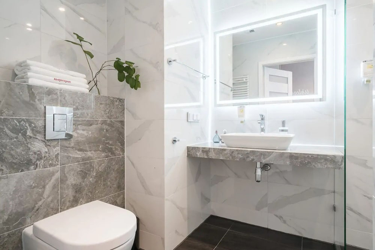 Bathroom 4, Absynt Apart Ovo, Środa Śląska