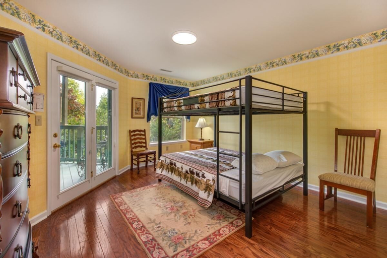 Room 5, Mountain View Paradise, Sevier