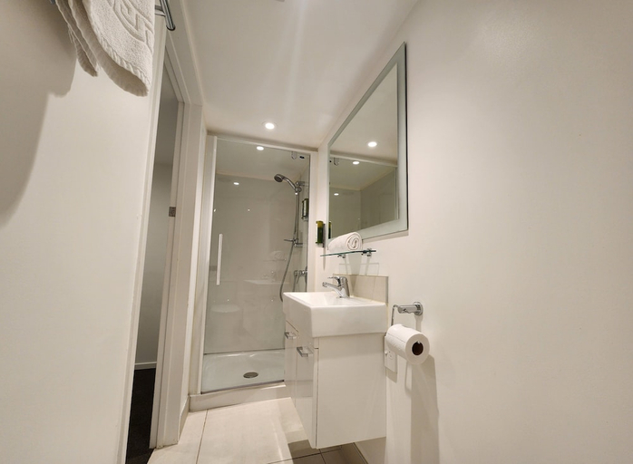 Bathroom 3, Pinewood Lodge, Queenstown-Lakes