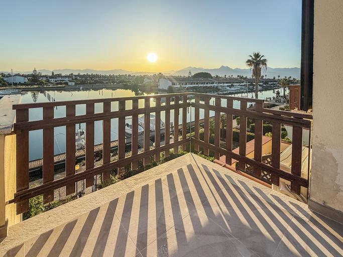 Balcony 5, La Casa Lago Mare, Cosenza