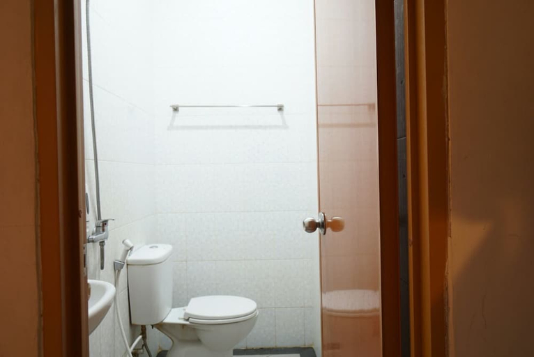 Bathroom, Hotel Diamond, Makassar