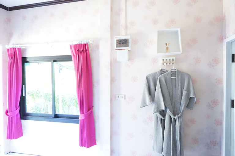 Bathroom 5, Paifha Beach Resort, Pathiu