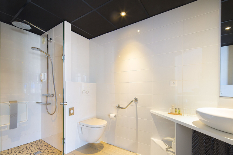 Bathroom 4, Hotel Le Bugatti, Bas-Rhin
