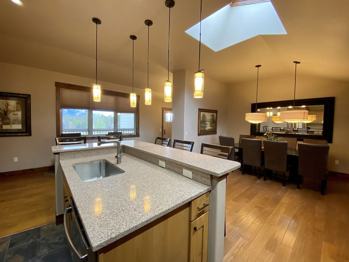 Food & Drinks 5, Glacier Village at Meadow Lake Resort, Flathead