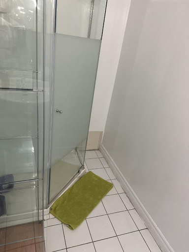 Bathroom 4, Dundas Garden Suites, Toronto