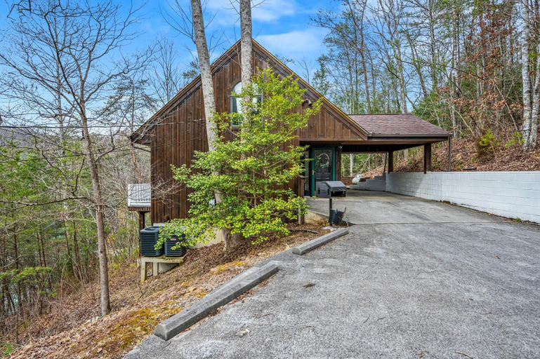 Exterior 4, Smoky Dreams 2, Sevier