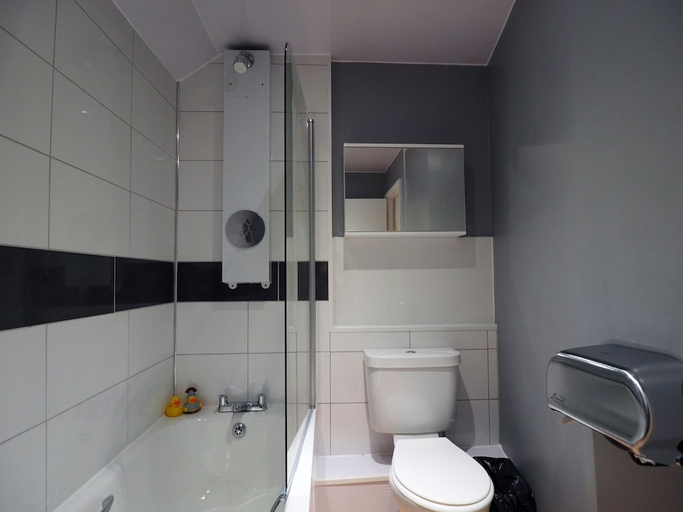 Bathroom 3, St Christophers Inn Bath, Bath and North East Somerset