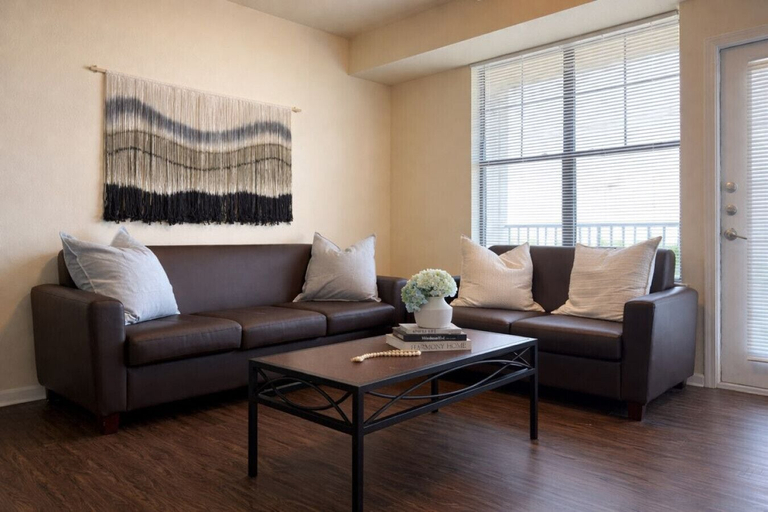 Living area 5, AEA- 820 Benge Dr TX, Arlington