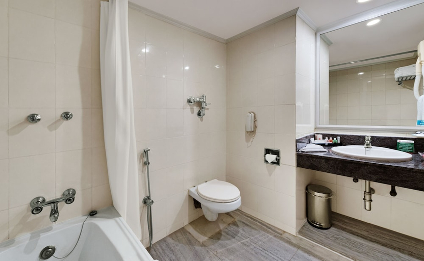 Bathroom 5, Ambassador Pallava Chennai Hotel, Chennai