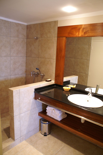 Bathroom 5, Le Stanley Hotel and Suites, Nouméa
