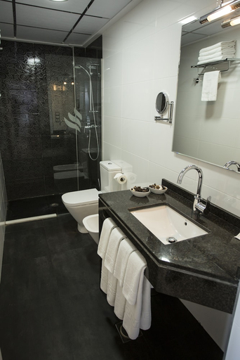 Bathroom 5, Hotel Playa Oliva, Valencia