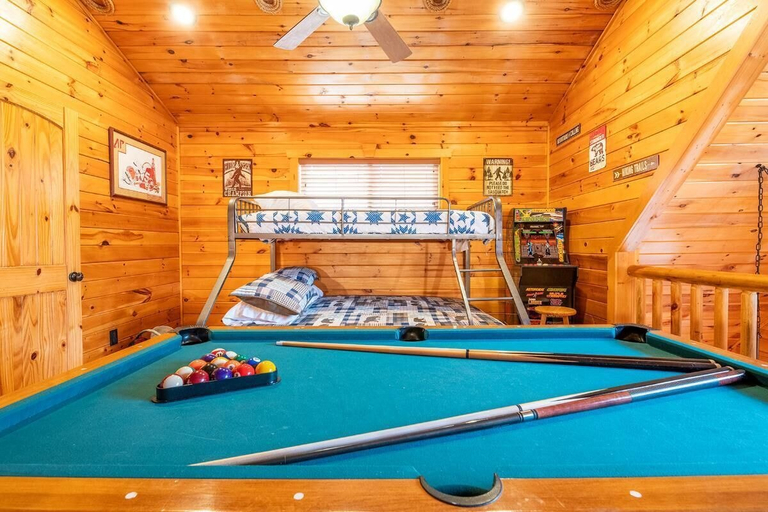 Game room, Rhythm & Blues, Sevier